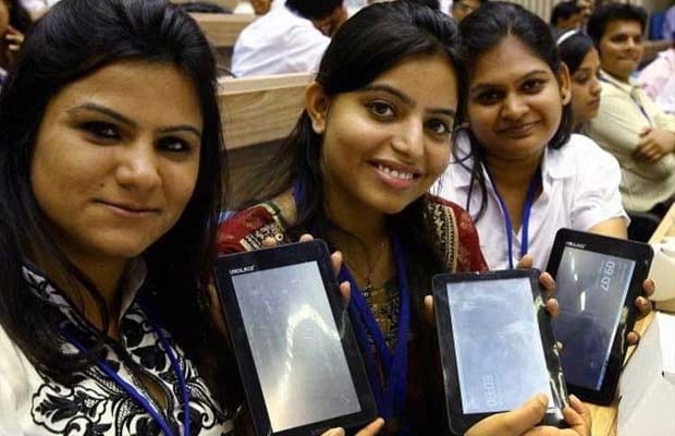 Indian, Indian tablet, Indian tablet users, Indian tablet users 40 million in 2015, Tablets, Phablets, Emarketer