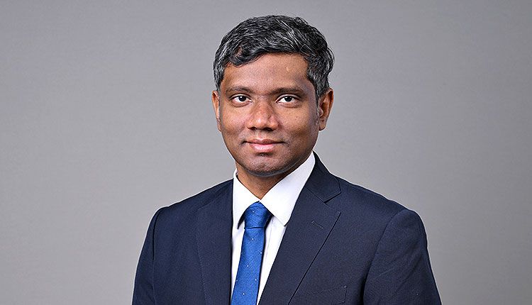 https://cdn1.expresscomputer.in/wp-content/uploads/2026/09/24104023/EC_Prasad_Lad_Group_Head_Business_Intelligence_Unit_Axis_Ban_750.jpg