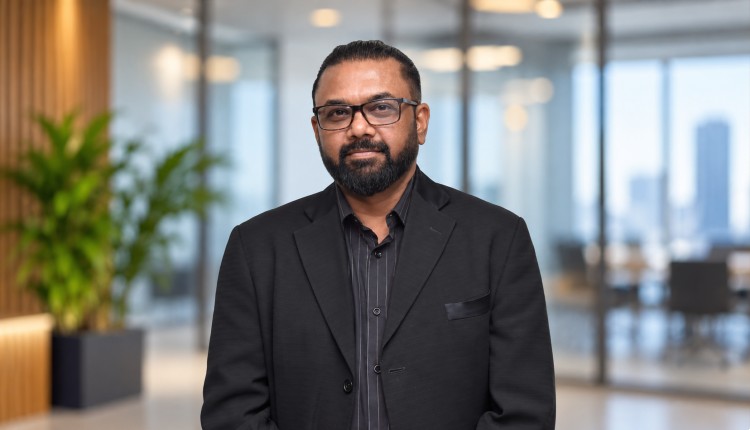 https://cdn1.expresscomputer.in/wp-content/uploads/2026/10/08224210/Vivek-Gupta-Senior-Director-and-Head-Technology-Cloud-Oracle-India.jpg